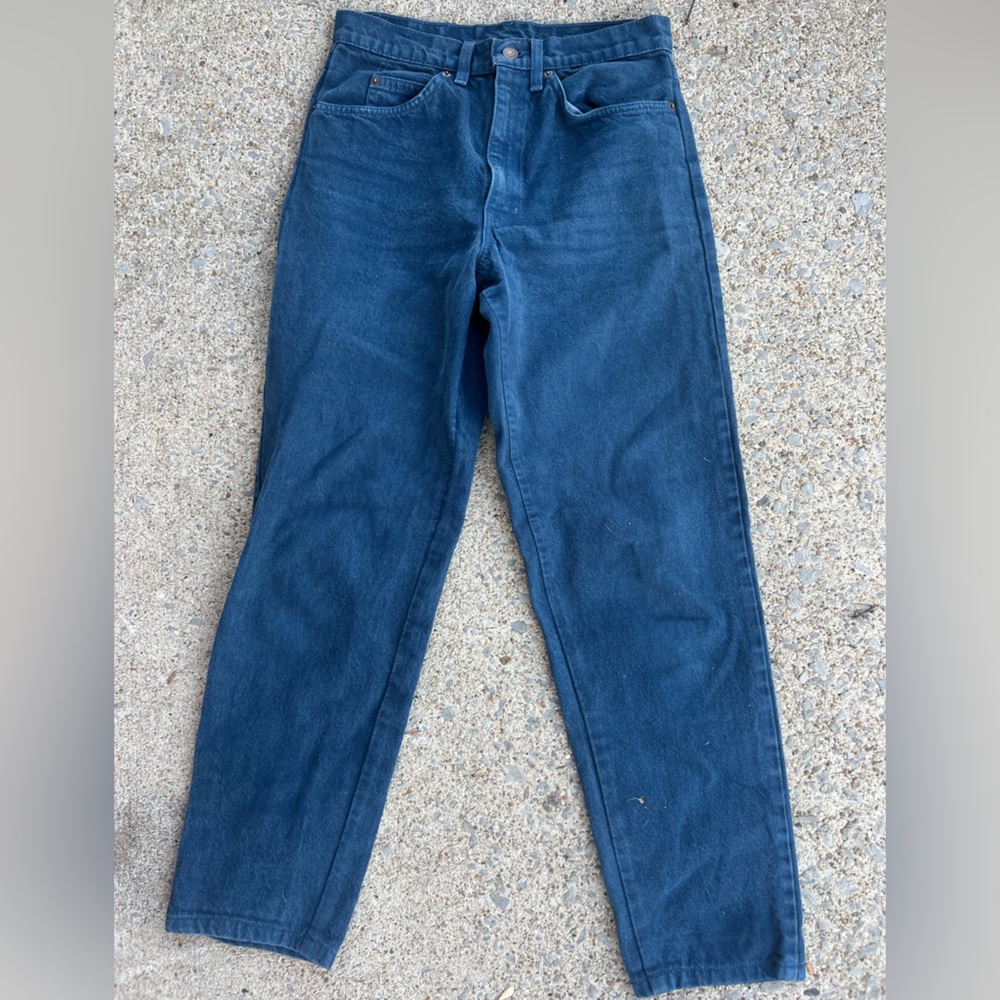 Levi Blue Stained Straight Legged Women’s Jean. Size 27